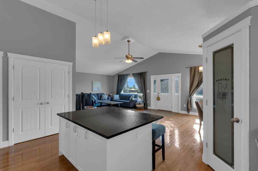 MLS® A2258643 - 212 3 Street N in NONE Vulcan, Residential