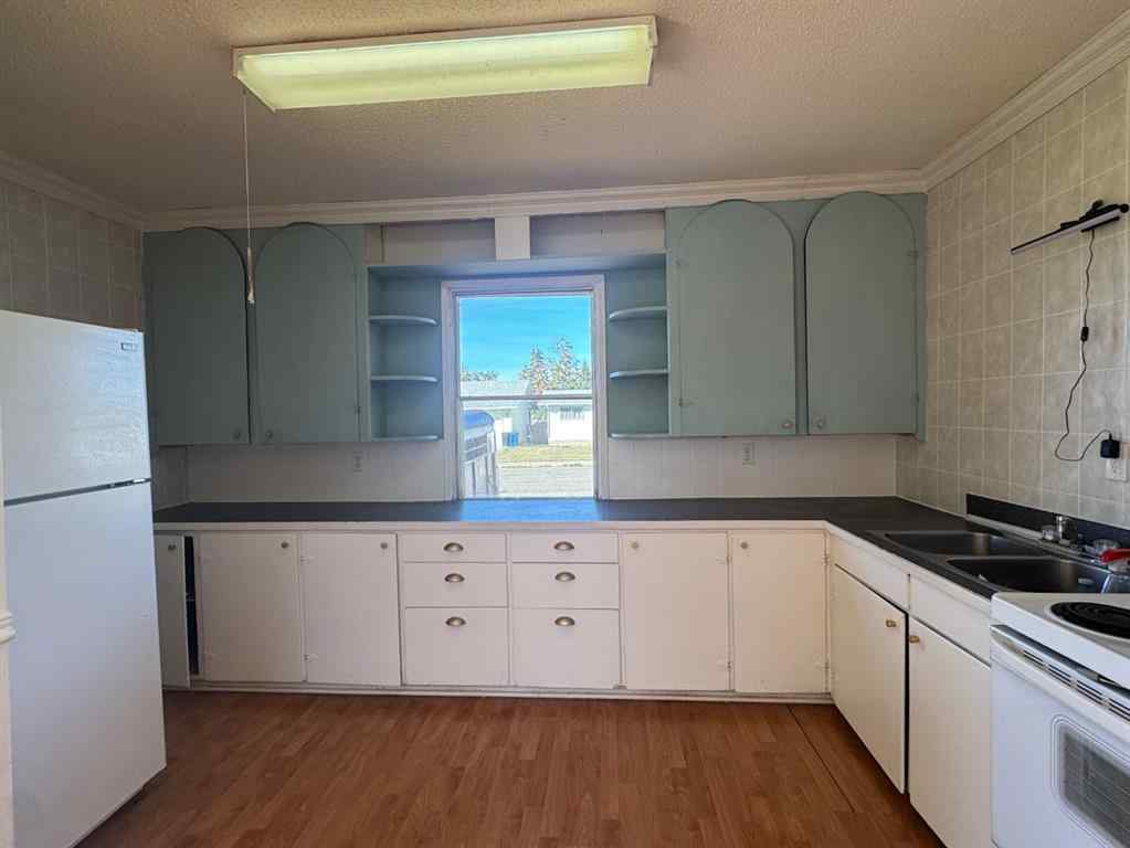 MLS® A2258668 - 10405 115 Street  in NONE Fairview, Residential