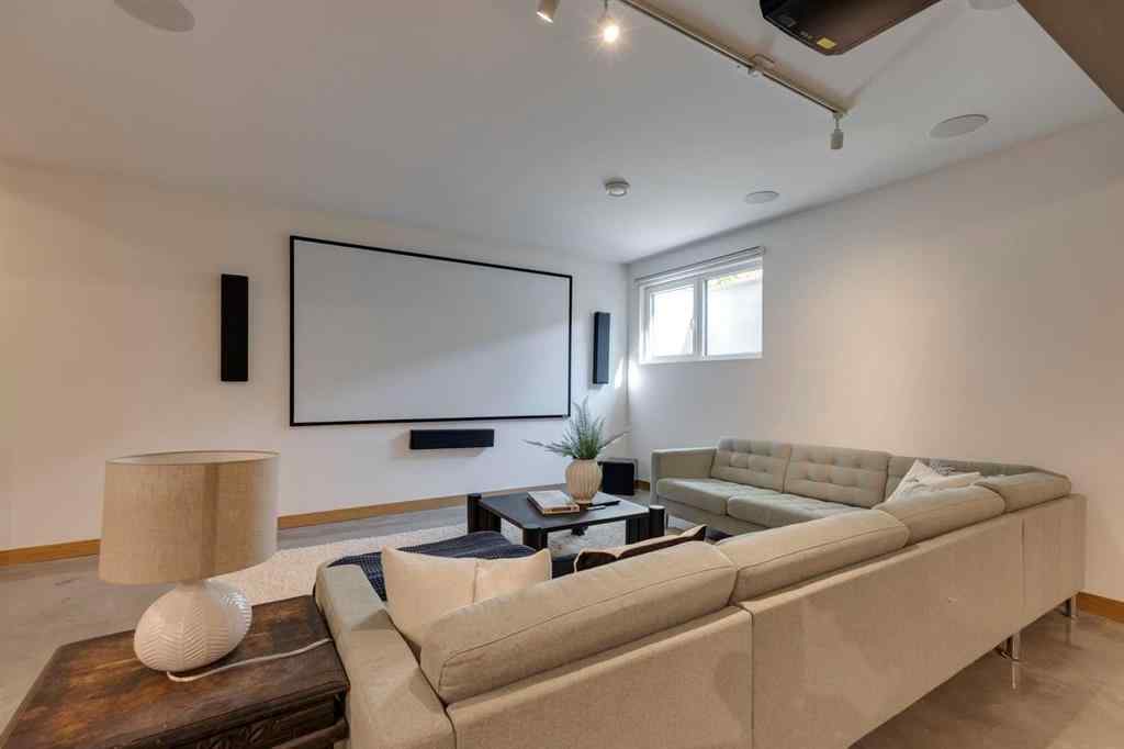 MLS® A2258675 - 924 36 Street NW in Parkdale Calgary, Residential