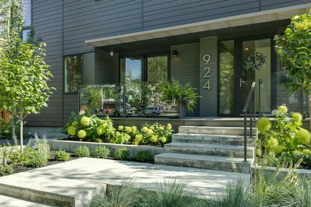MLS® A2258675 - 924 36 Street NW in Parkdale Calgary, Residential