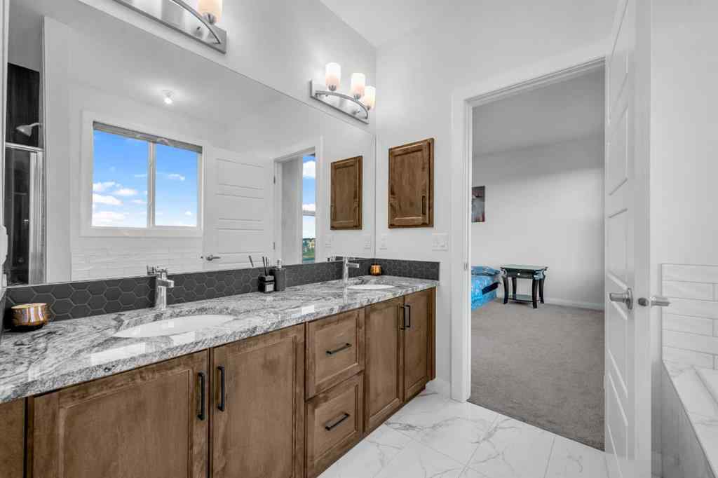 MLS® A2258700 - 628 West Lakeview Drive  in Dawson\'s Landing Chestermere, Residential