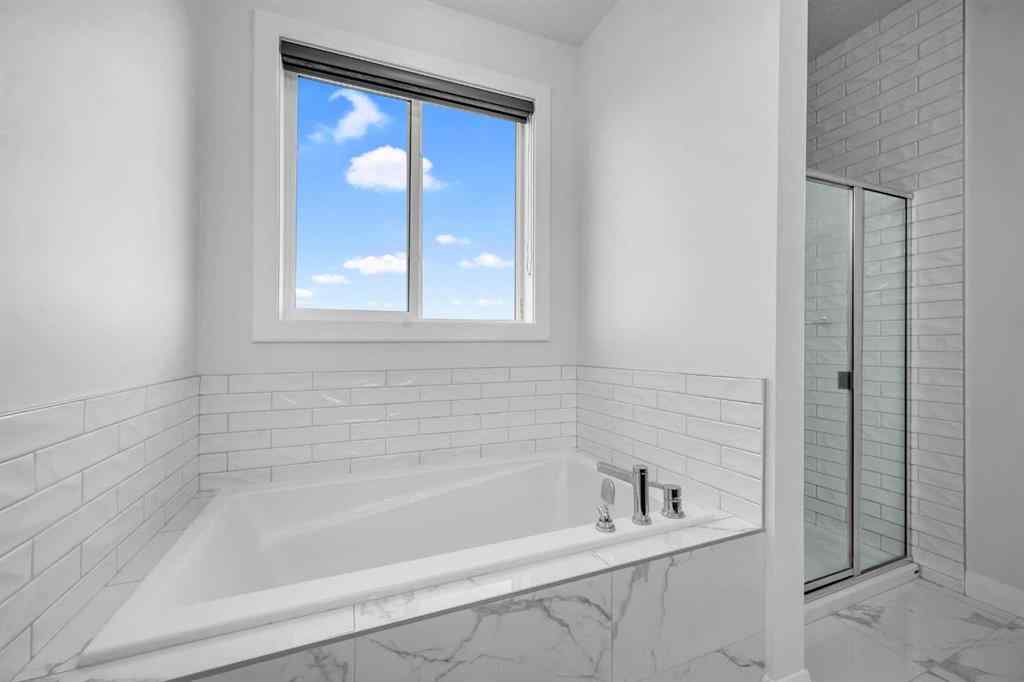 MLS® A2258700 - 628 West Lakeview Drive  in Dawson\'s Landing Chestermere, Residential