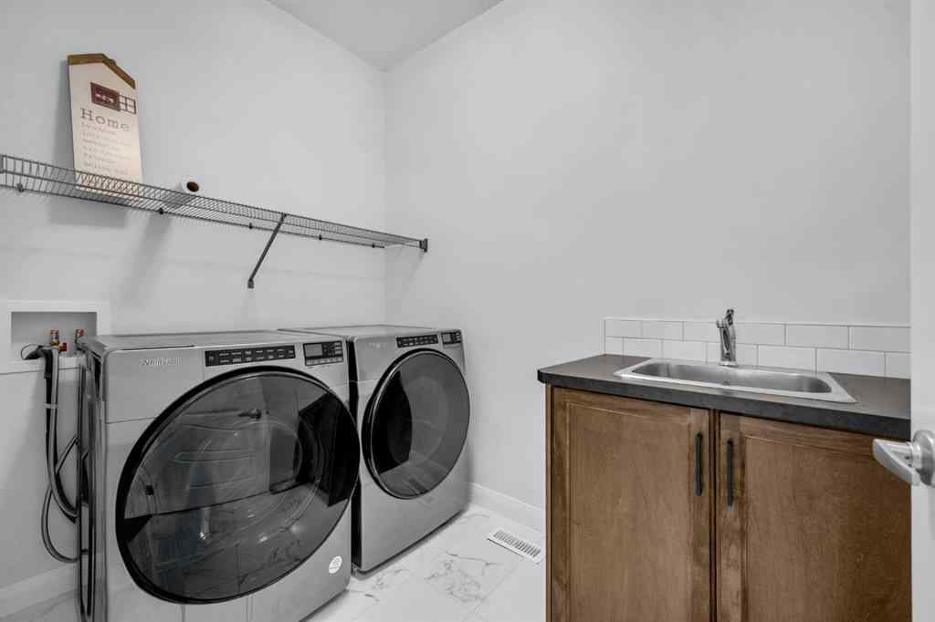 MLS® A2258700 - 628 West Lakeview Drive  in Dawson\'s Landing Chestermere, Residential