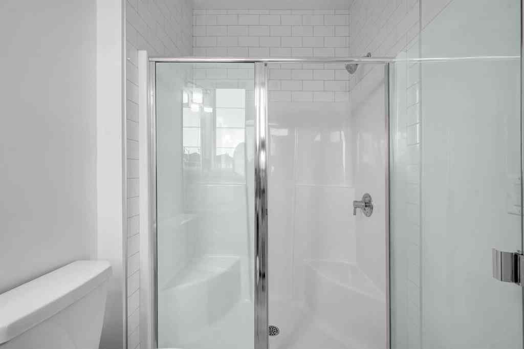 MLS® A2258700 - 628 West Lakeview Drive  in Dawson\'s Landing Chestermere, Residential