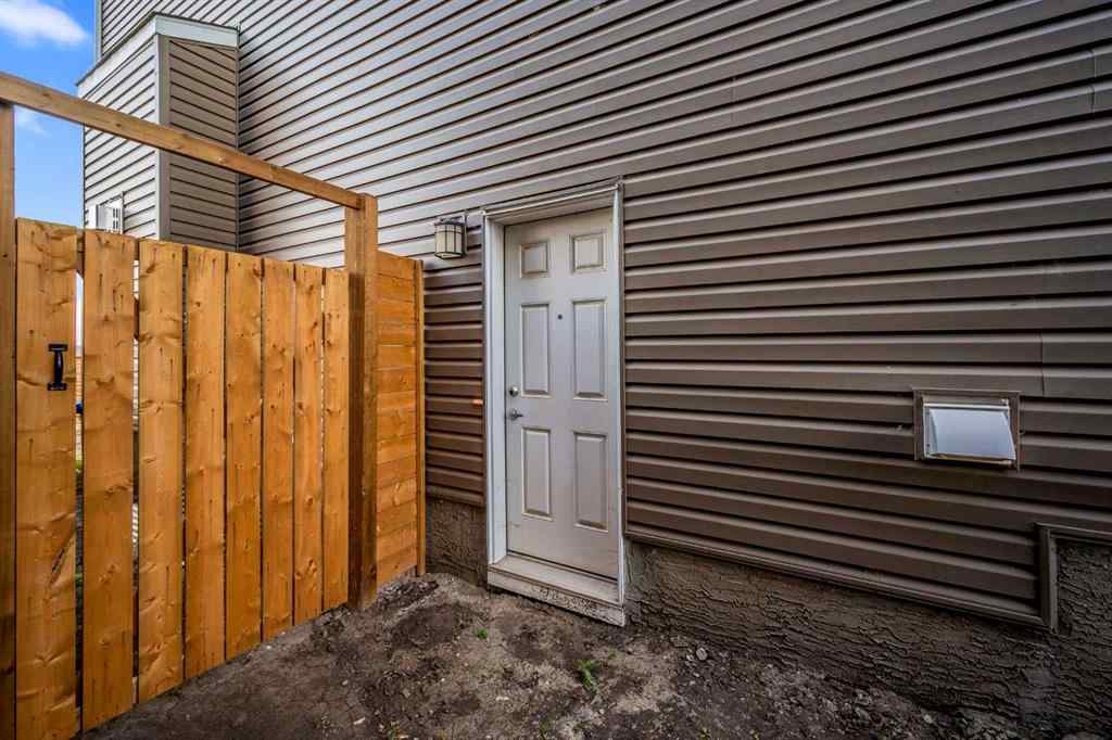 MLS® A2258700 - 628 West Lakeview Drive  in Dawson\'s Landing Chestermere, Residential