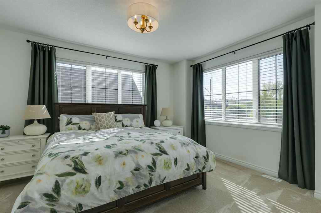 MLS® A2258709 - 450 25 Street NW in West Hillhurst Calgary, Residential