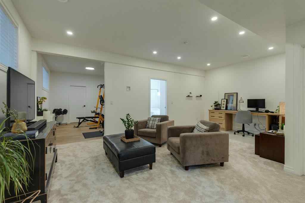 MLS® A2258709 - 450 25 Street NW in West Hillhurst Calgary, Residential