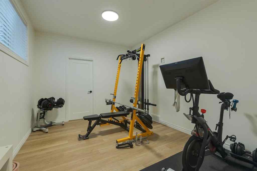 MLS® A2258709 - 450 25 Street NW in West Hillhurst Calgary, Residential