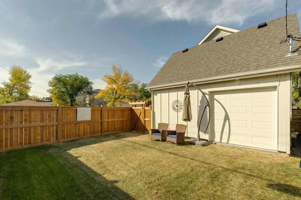 MLS® A2258709 - 450 25 Street NW in West Hillhurst Calgary, Residential