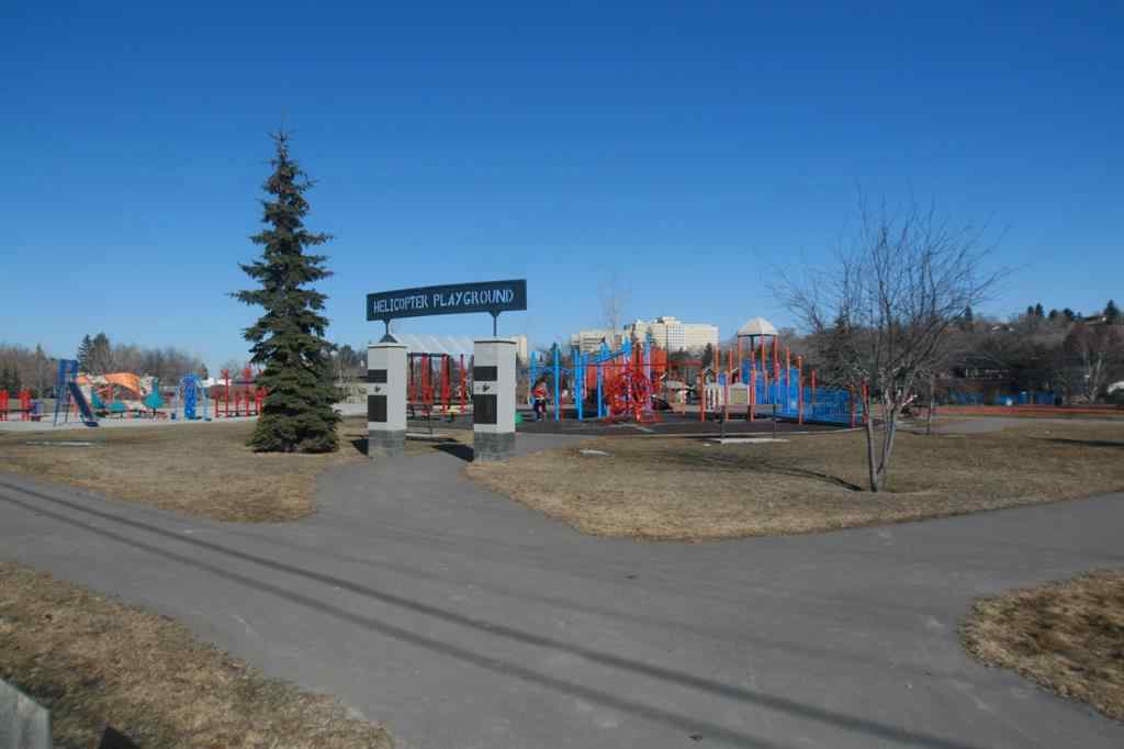 MLS® A2258709 - 450 25 Street NW in West Hillhurst Calgary, Residential