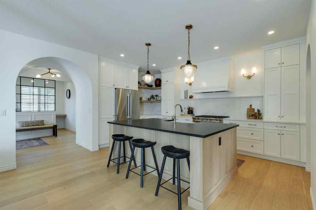 MLS® A2258709 - 450 25 Street NW in West Hillhurst Calgary, Residential
