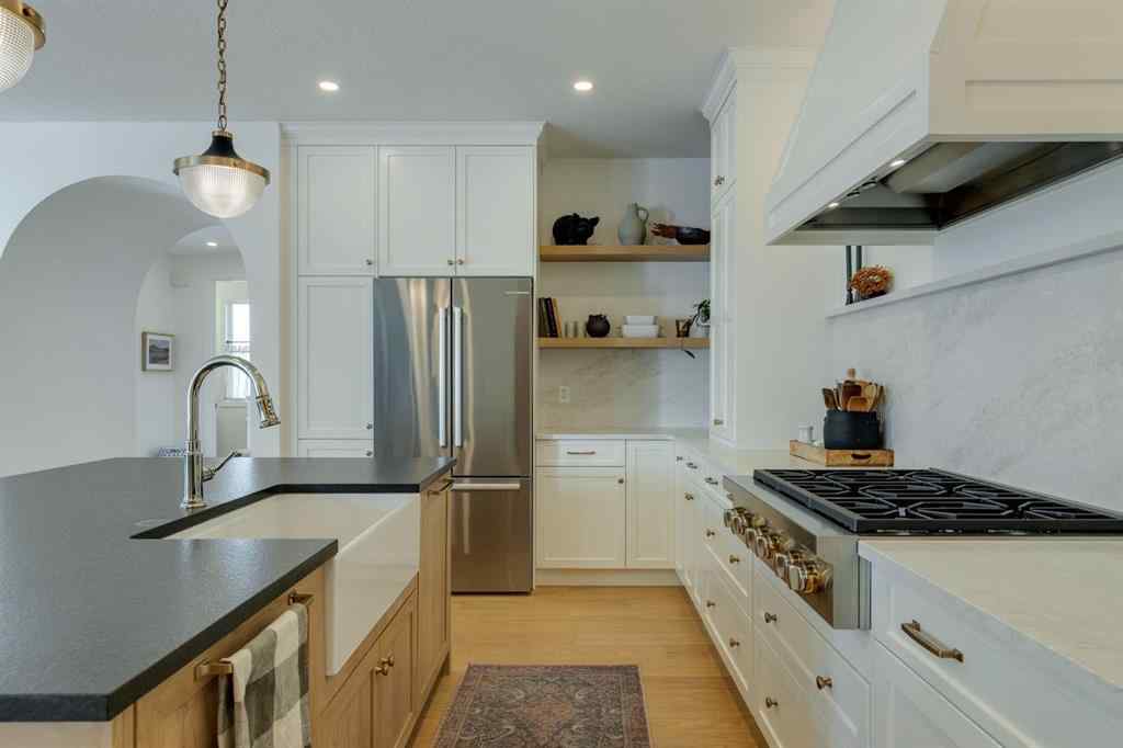 MLS® A2258709 - 450 25 Street NW in West Hillhurst Calgary, Residential