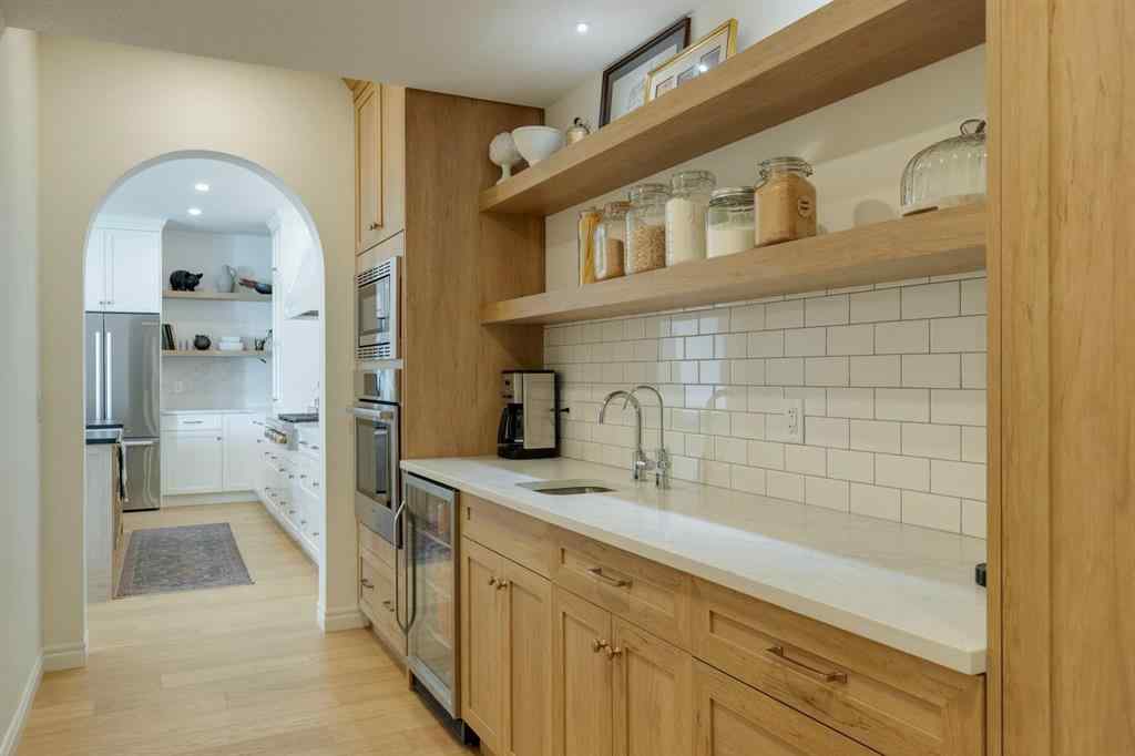 MLS® A2258709 - 450 25 Street NW in West Hillhurst Calgary, Residential