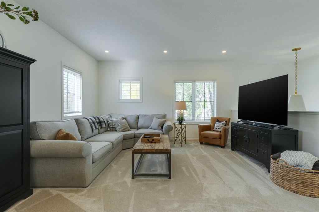 MLS® A2258709 - 450 25 Street NW in West Hillhurst Calgary, Residential