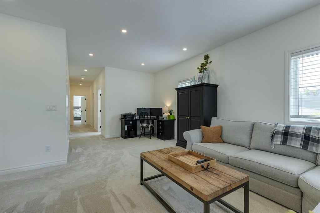 MLS® A2258709 - 450 25 Street NW in West Hillhurst Calgary, Residential