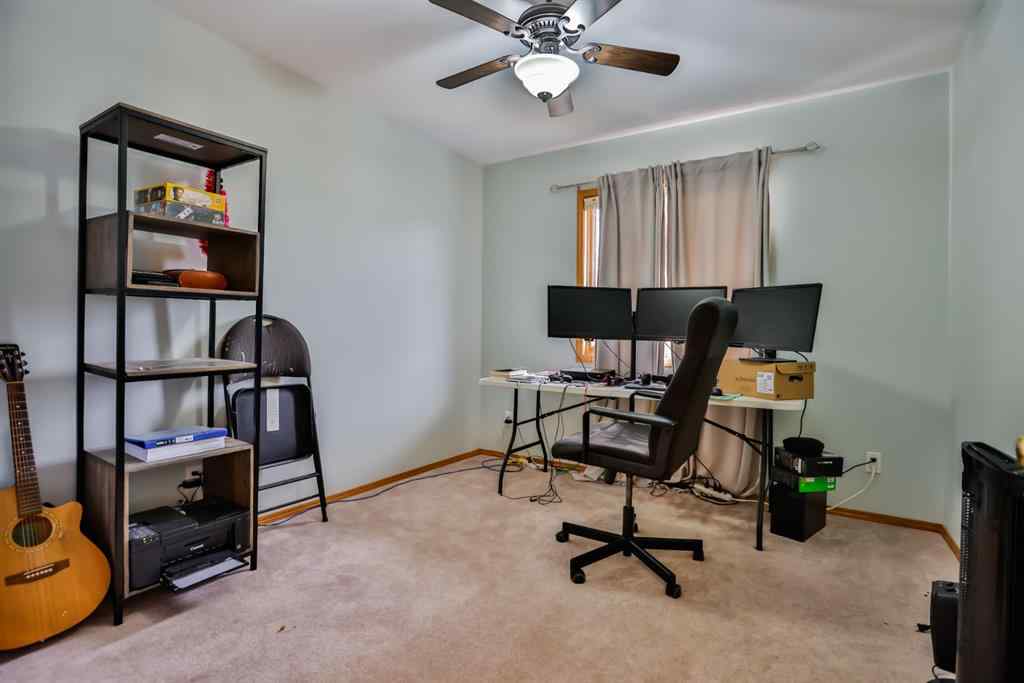 MLS® A2258711 - 383 Fairmont Boulevard S in Fairmont Lethbridge, Residential