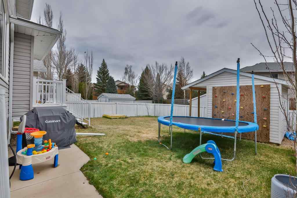MLS® A2258711 - 383 Fairmont Boulevard S in Fairmont Lethbridge, Residential
