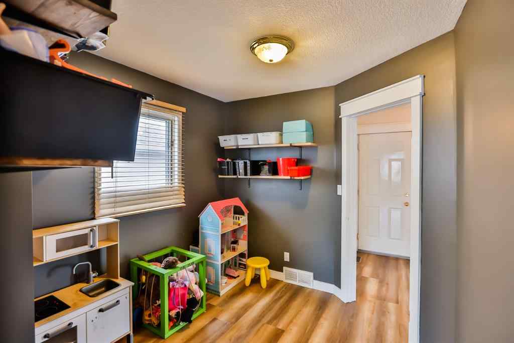 MLS® A2258711 - 383 Fairmont Boulevard S in Fairmont Lethbridge, Residential