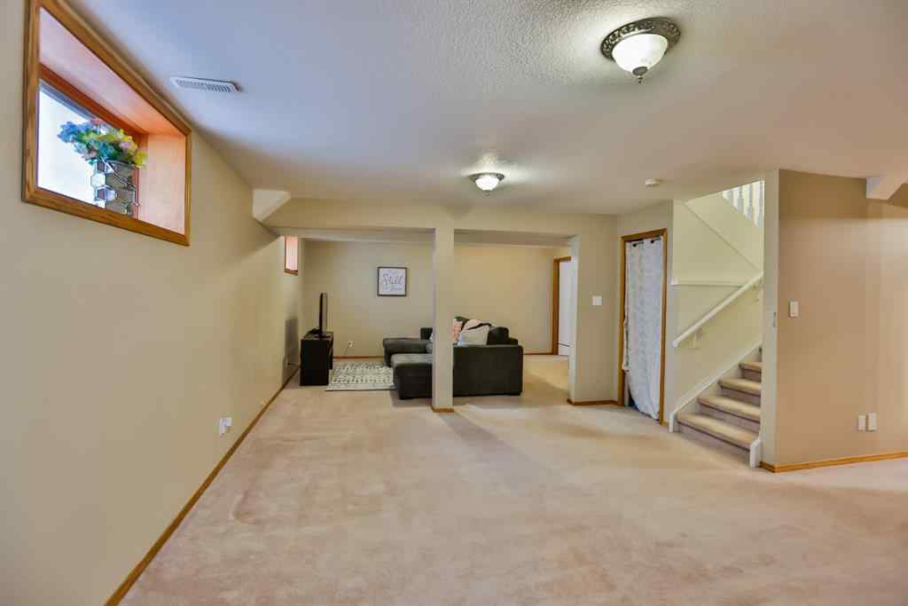 MLS® A2258711 - 383 Fairmont Boulevard S in Fairmont Lethbridge, Residential