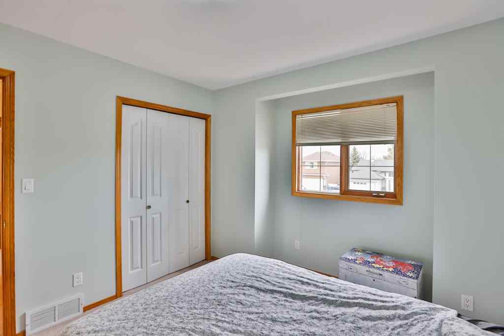MLS® A2258711 - 383 Fairmont Boulevard S in Fairmont Lethbridge, Residential