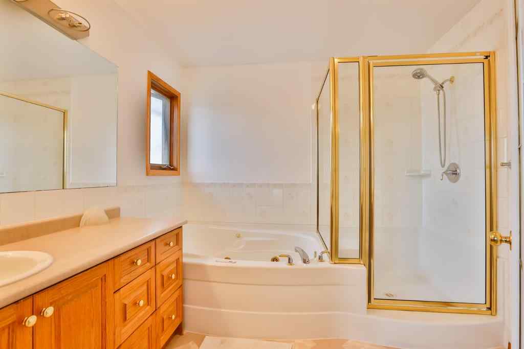 MLS® A2258711 - 383 Fairmont Boulevard S in Fairmont Lethbridge, Residential