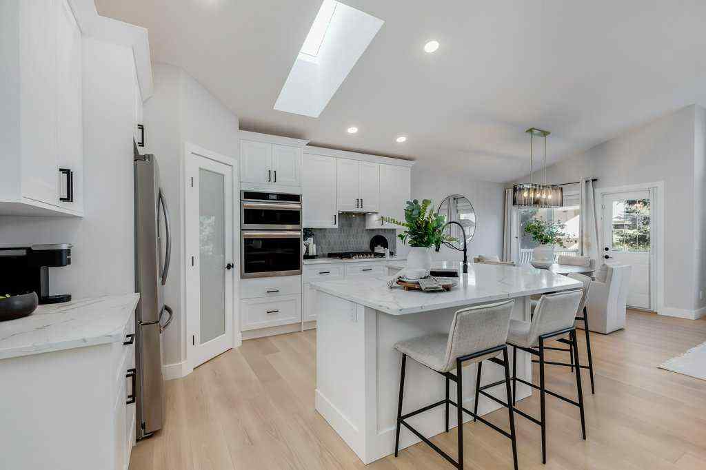 MLS® A2258713 - 201 Thornleigh Close SE in Thorburn Airdrie, Residential