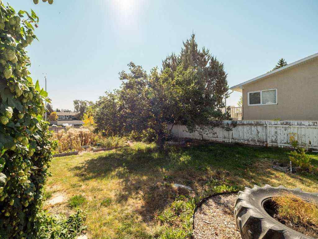 MLS® A2258732 - 43 Ryerson Road W in Varsity Village Lethbridge, Residential