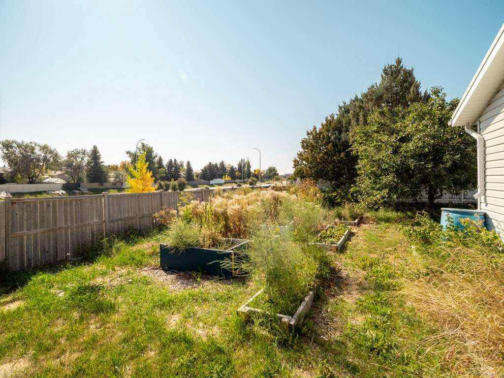 MLS® A2258732 - 43 Ryerson Road W in Varsity Village Lethbridge, Residential