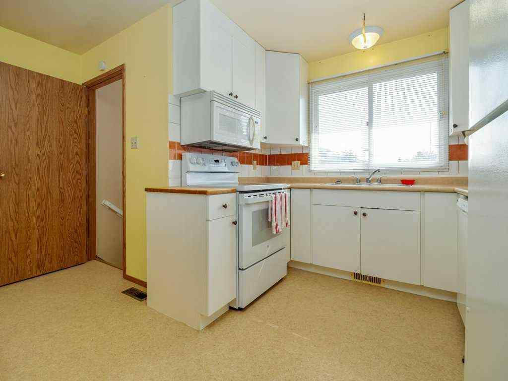 MLS® A2258732 - 43 Ryerson Road W in Varsity Village Lethbridge, Residential