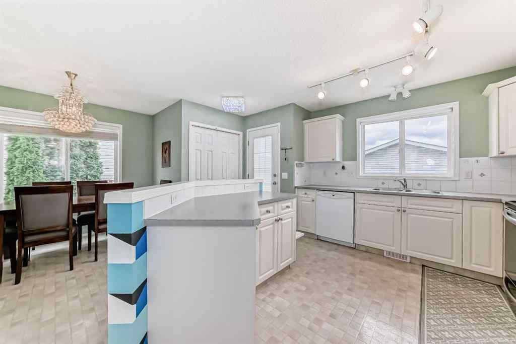 MLS® A2258743 - 28 Country Hills Manor NW in Country Hills Calgary, Residential