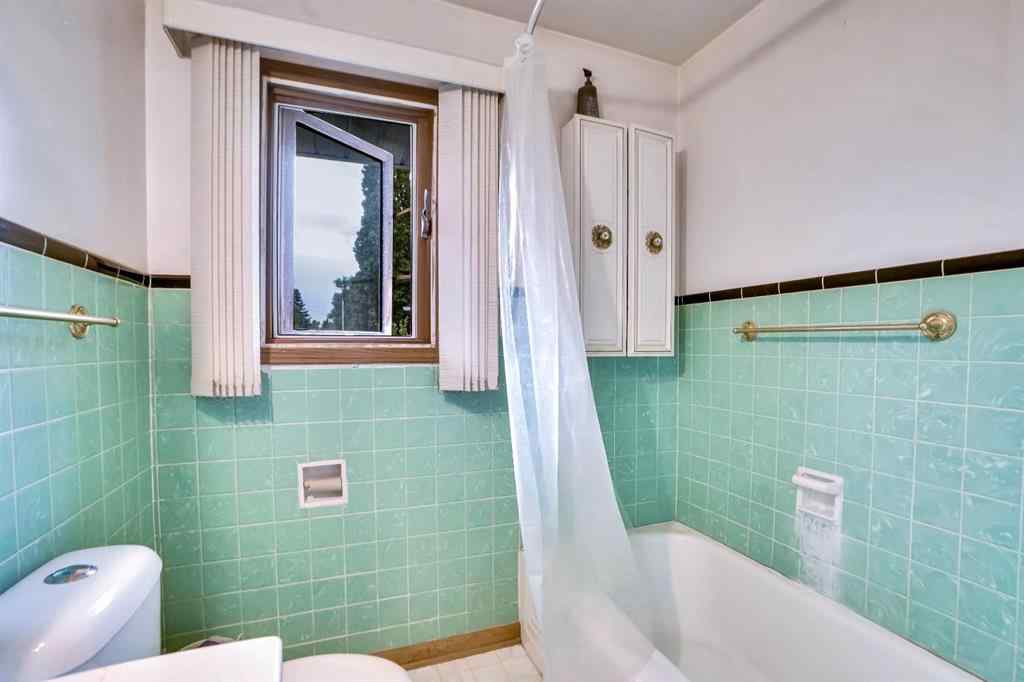 MLS® A2258748 - 1956 Kelwood Drive SW in Glendale Calgary, Residential