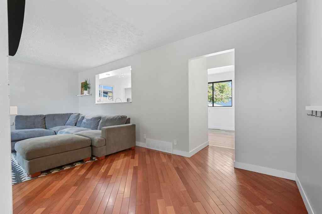 MLS® A2258769 - 4720 Worcester Drive SW in Wildwood Calgary, Residential