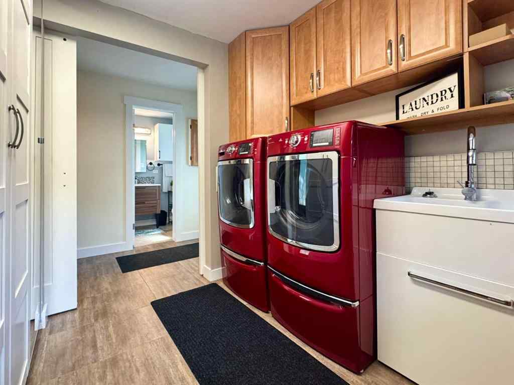 MLS® A2258771 - 2302 14 Avenue S in Agnes Davidson Lethbridge, Residential