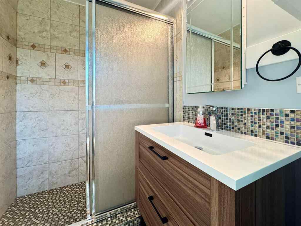 MLS® A2258771 - 2302 14 Avenue S in Agnes Davidson Lethbridge, Residential