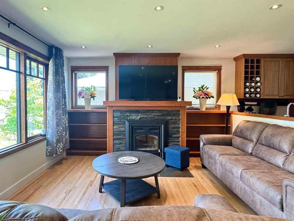 MLS® A2258771 - 2302 14 Avenue S in Agnes Davidson Lethbridge, Residential