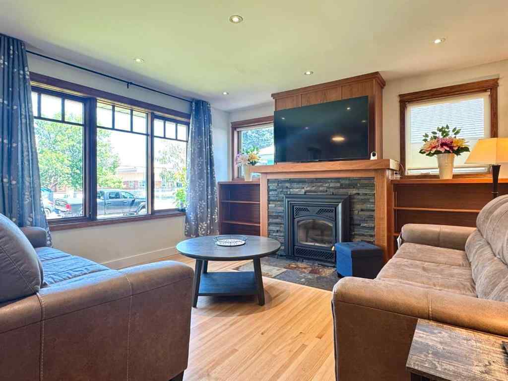 MLS® A2258771 - 2302 14 Avenue S in Agnes Davidson Lethbridge, Residential