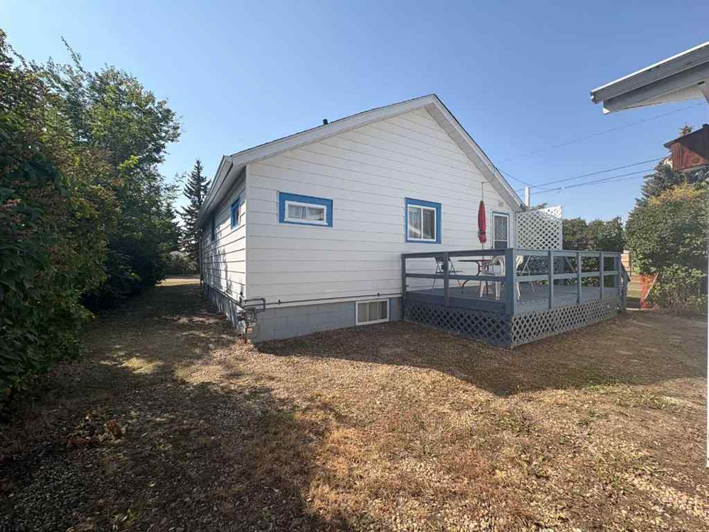 MLS® A2258775 - 220 LADY VIVIAN Avenue W in Galahad Galahad, Residential