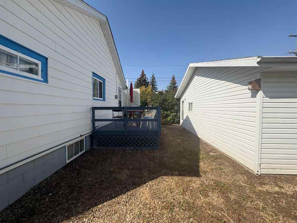 MLS® A2258775 - 220 LADY VIVIAN Avenue W in Galahad Galahad, Residential
