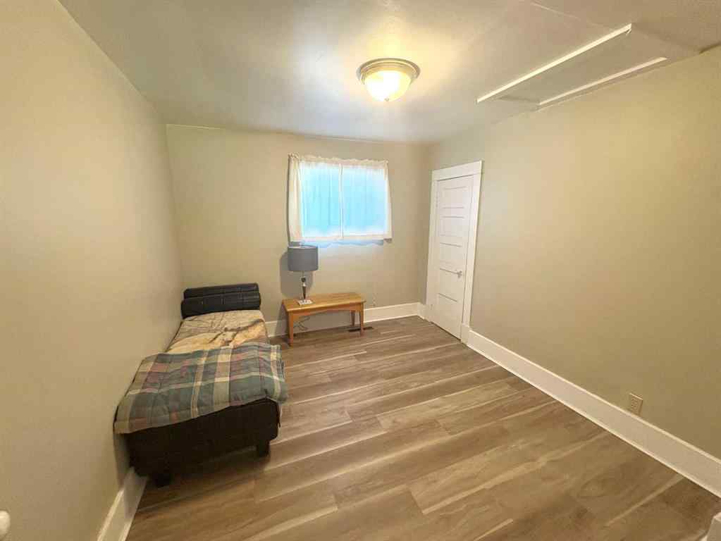 MLS® A2258775 - 220 LADY VIVIAN Avenue W in Galahad Galahad, Residential