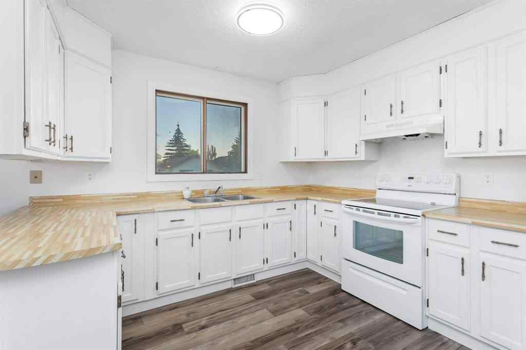 MLS® A2258785 - 91 Dawson Street  in Deer Park Village Red Deer, Residential