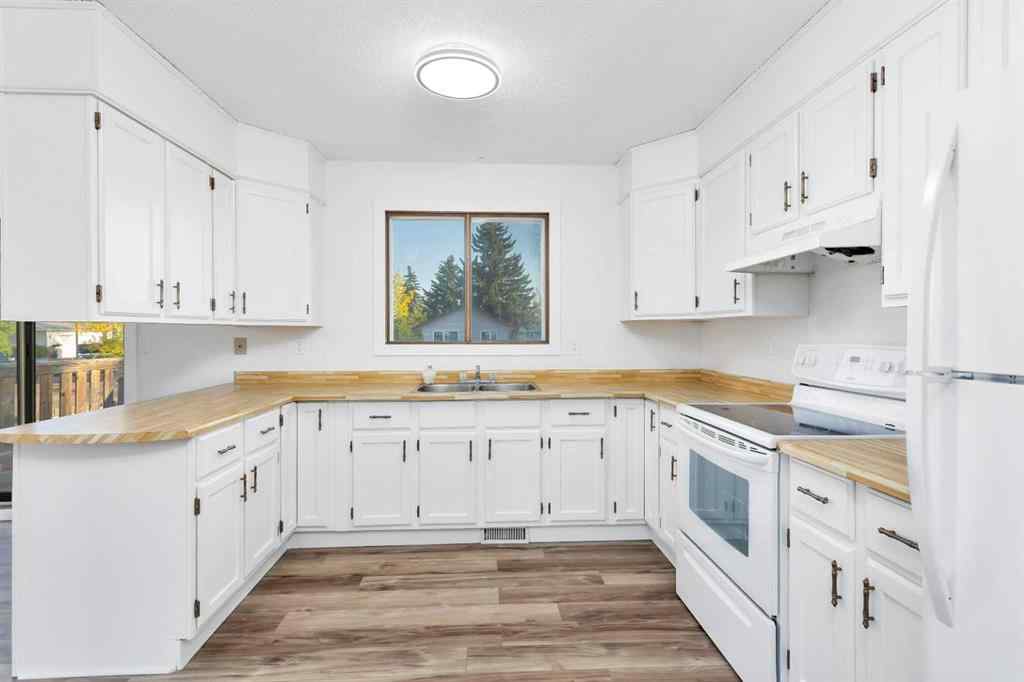 MLS® A2258785 - 91 Dawson Street  in Deer Park Village Red Deer, Residential