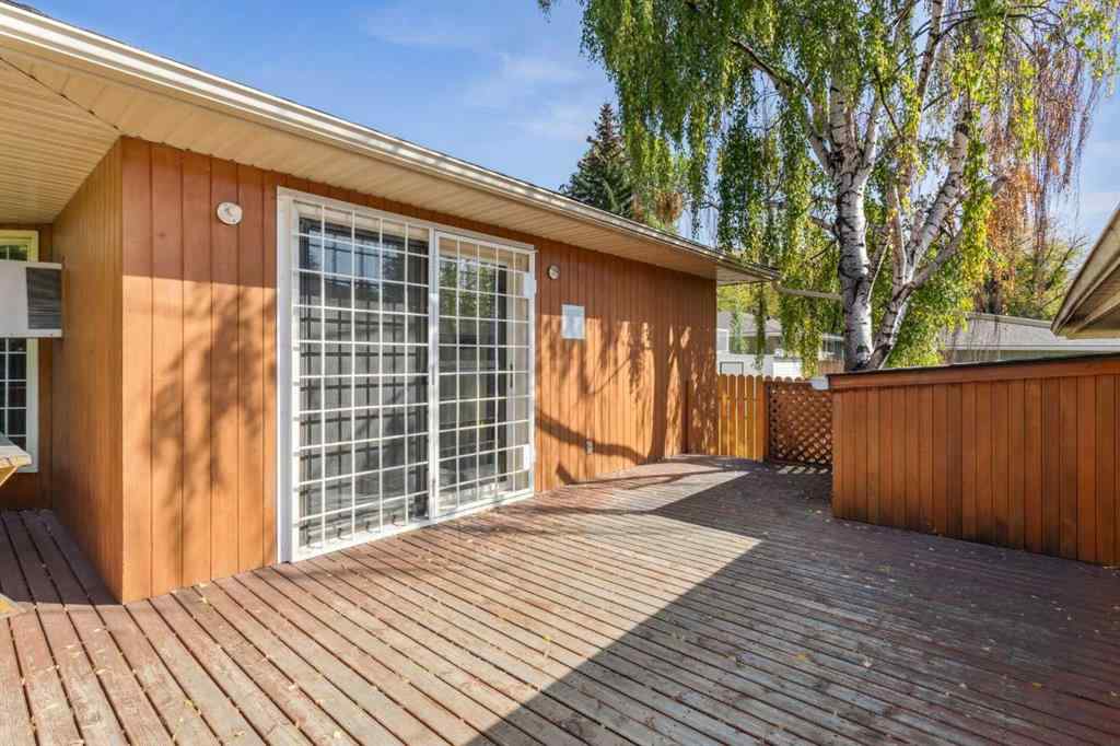 MLS® A2258794 - 5031 Vienna Drive NW in Varsity Calgary, Residential