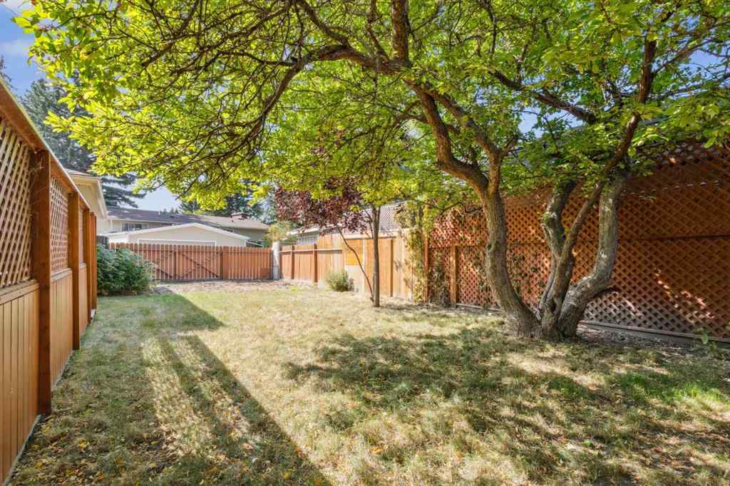 MLS® A2258794 - 5031 Vienna Drive NW in Varsity Calgary, Residential