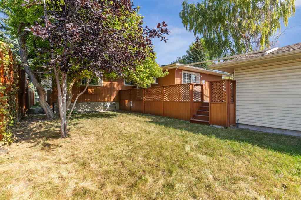 MLS® A2258794 - 5031 Vienna Drive NW in Varsity Calgary, Residential