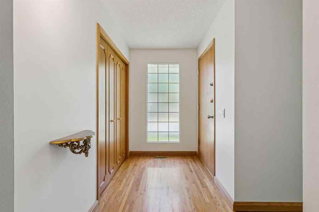 MLS® A2258794 - 5031 Vienna Drive NW in Varsity Calgary, Residential