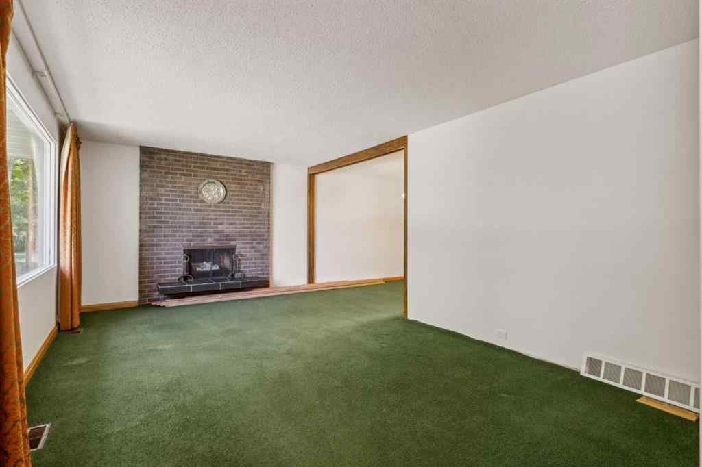 MLS® A2258794 - 5031 Vienna Drive NW in Varsity Calgary, Residential