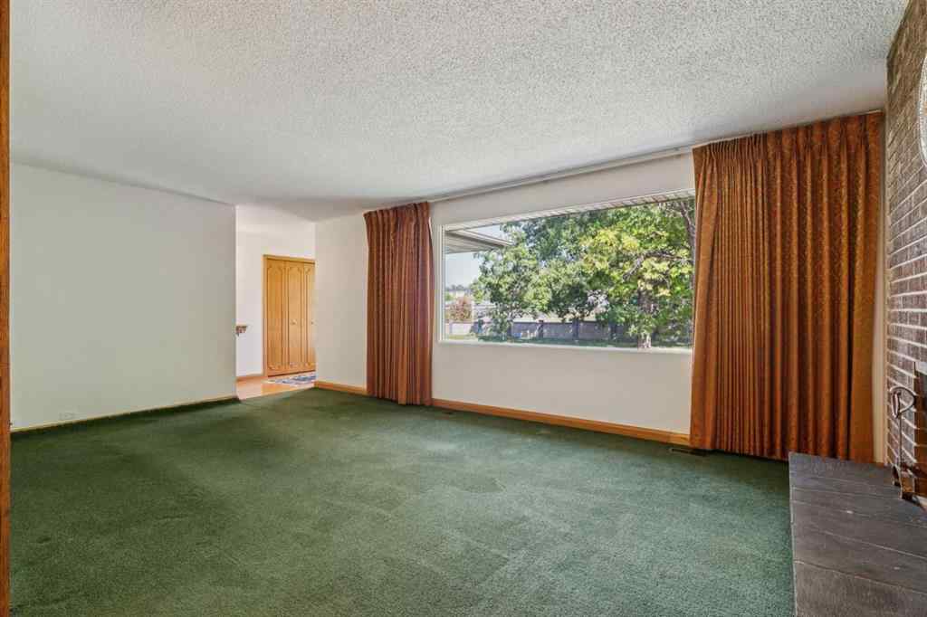 MLS® A2258794 - 5031 Vienna Drive NW in Varsity Calgary, Residential