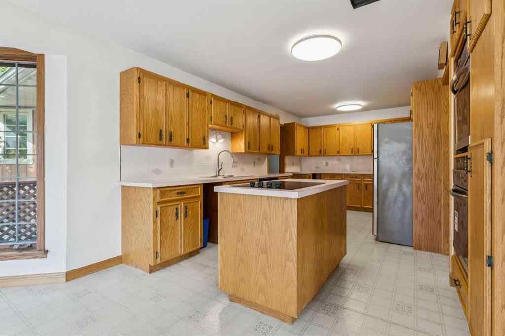 MLS® A2258794 - 5031 Vienna Drive NW in Varsity Calgary, Residential