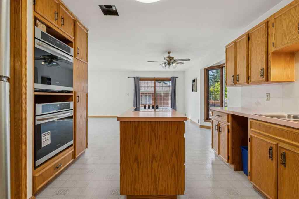MLS® A2258794 - 5031 Vienna Drive NW in Varsity Calgary, Residential