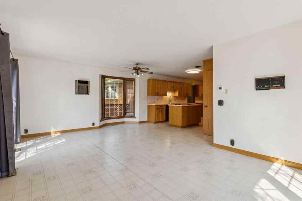 MLS® A2258794 - 5031 Vienna Drive NW in Varsity Calgary, Residential